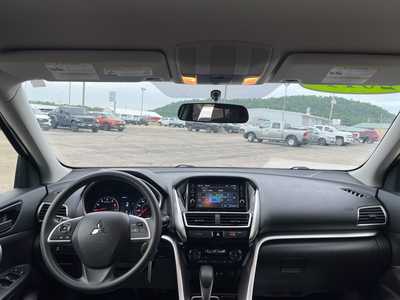 2019 Mitsubishi Eclipse, $15000. Photo 3