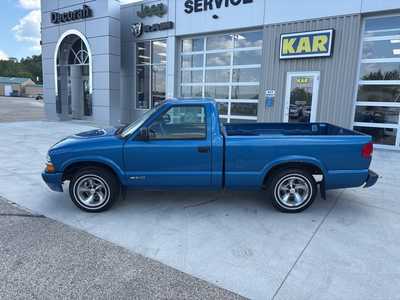 2000 Chevrolet S-10 Reg Cab, $4500. Photo 5