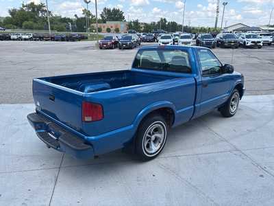 2000 Chevrolet S-10 Reg Cab, $4500. Photo 8
