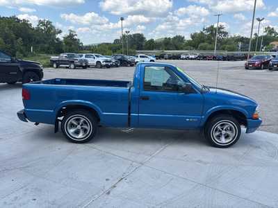 2000 Chevrolet S-10 Reg Cab, $4500. Photo 9