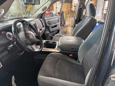 2018 RAM 1500 Crew Cab, $. Photo 4