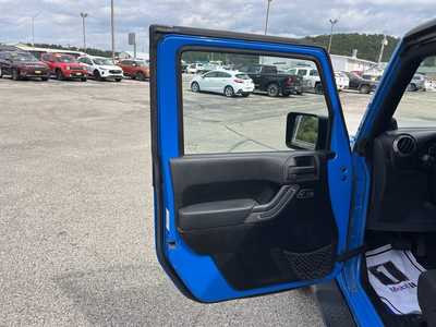 2011 Jeep Wrangler Unlimited, $11500. Photo 2