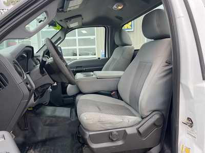 2016 Ford F250 Reg Cab, $22000. Photo 2