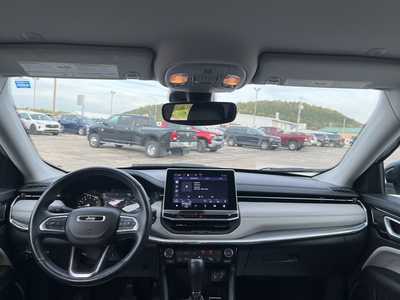 2022 Jeep Compass, $22900. Photo 3