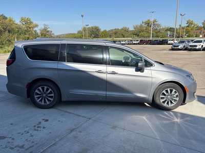 2020 Chrysler Pacifica, $19900. Photo 12