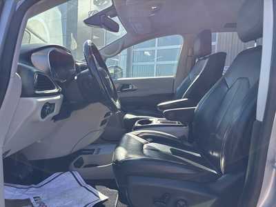 2020 Chrysler Pacifica, $19900. Photo 5