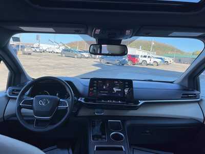 2022 Toyota Sienna, $42900. Photo 6