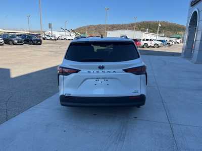 2022 Toyota Sienna, $42900. Photo 9