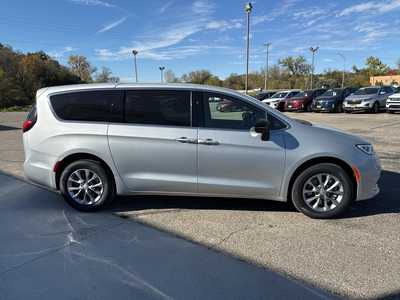 2026 Chrysler Pacifica, $46452. Photo 12