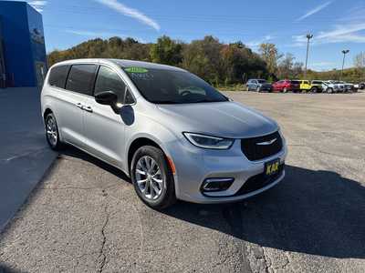 2026 Chrysler Pacifica, $46452. Photo 2