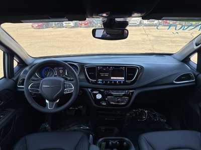 2026 Chrysler Pacifica, $46452. Photo 3