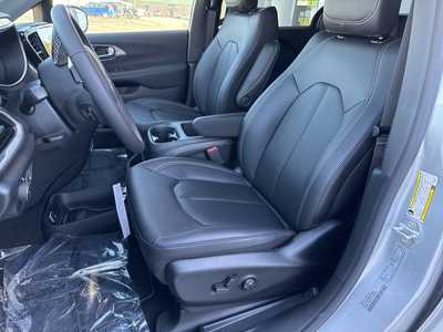 2026 Chrysler Pacifica, $46452. Photo 5