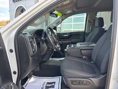 2021 Chevrolet 1500 Crew Cab, $28300. Photo 5