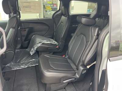 2026 Chrysler Pacifica, $49247. Photo 10
