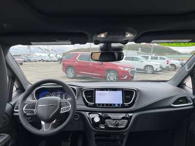 2026 Chrysler Pacifica, $49247. Photo 3