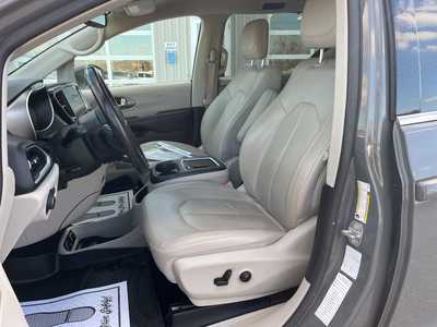 2021 Chrysler Pacifica, $21000. Photo 2