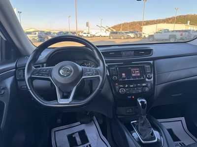 2020 Nissan Rogue, $15000. Photo 2