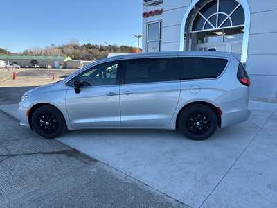 2026 Chrysler Pacifica, $43064. Photo 11