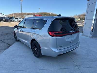 2026 Chrysler Pacifica, $43064. Photo 12