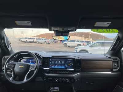 2023 Chevrolet 1500 Crew Cab, $51900. Photo 3