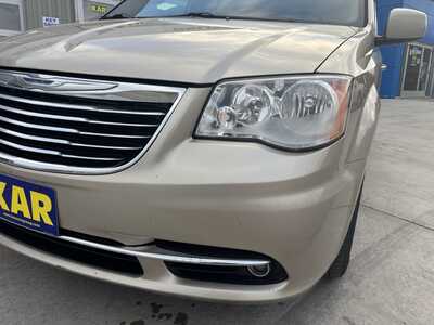 2015 Chrysler Town & Country, $10900. Photo 11
