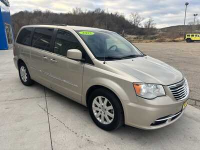 2015 Chrysler Town & Country, $10900. Photo 2