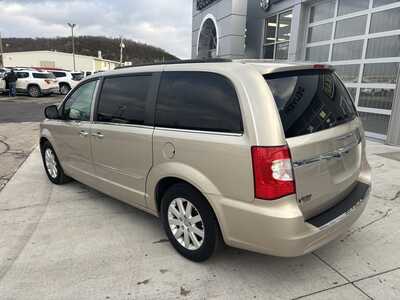 2015 Chrysler Town & Country, $10900. Photo 6