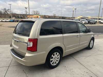 2015 Chrysler Town & Country, $10900. Photo 8
