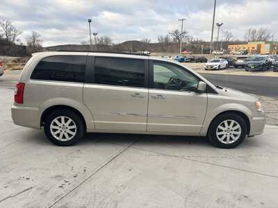 2015 Chrysler Town & Country, $10900. Photo 9