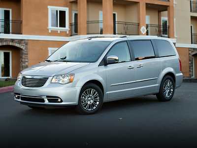 2015 Chrysler Town & Country, $. Photo 1