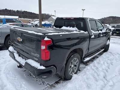 2021 Chevrolet 1500 Crew Cab, $42000. Photo 3