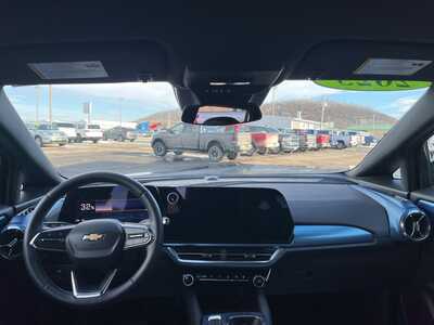 2025 Chevrolet Equinox, $25500. Photo 3