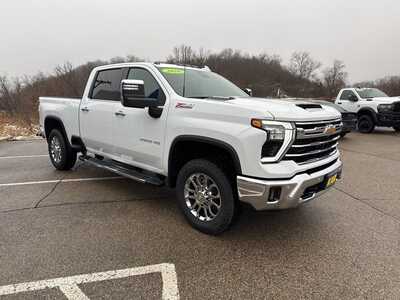 2026 Chevrolet 2500 Crew Cab, $77900. Photo 3