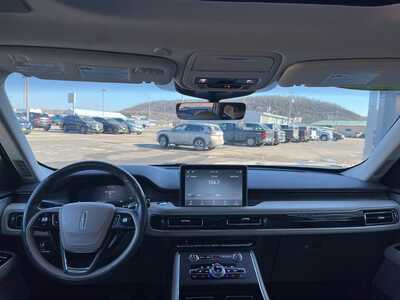 2020 Lincoln Aviator, $31700. Photo 3