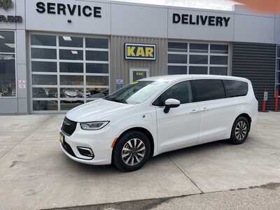 2023 Chrysler Pacifica, $25000. Photo 1