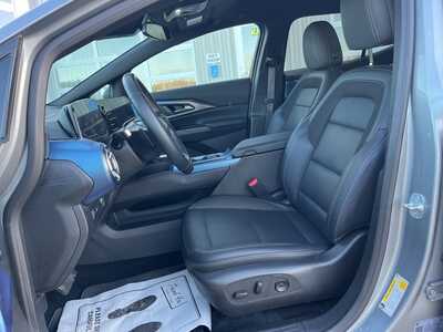 2025 Chevrolet Equinox, $24900. Photo 2