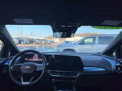 2025 Chevrolet Equinox, $24900. Photo 3