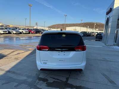 2025 Chrysler Voyager, $30000. Photo 11