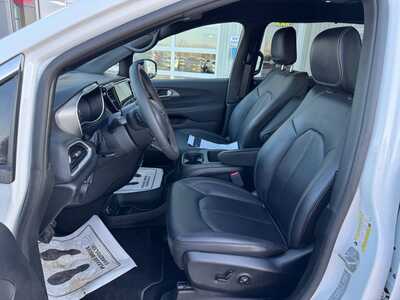 2025 Chrysler Voyager, $30000. Photo 2