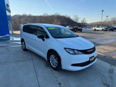 2025 Chrysler Voyager, $30000. Photo 5