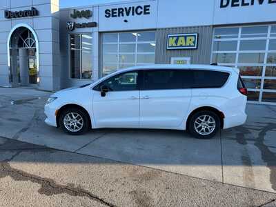 2025 Chrysler Voyager, $30000. Photo 9