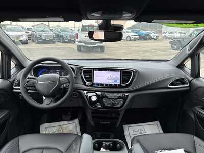 2026 Chrysler Pacifica, $47200. Photo 3