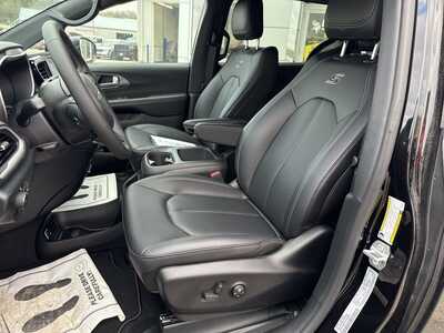 2026 Chrysler Pacifica, $47200. Photo 5