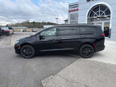 2026 Chrysler Pacifica, $47200. Photo 9