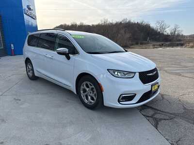 2023 Chrysler Pacifica, $31500. Photo 2