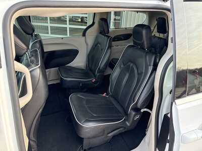 2023 Chrysler Pacifica, $31500. Photo 6