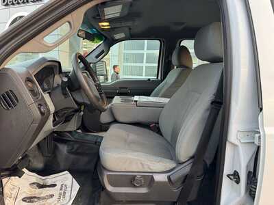 2015 Ford F250 Crew Cab, $17000. Photo 2