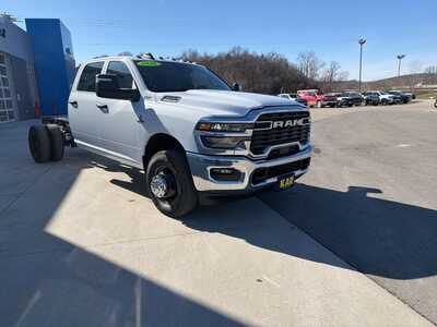 2026 RAM 3500 Crew Cab, $75005. Photo 2