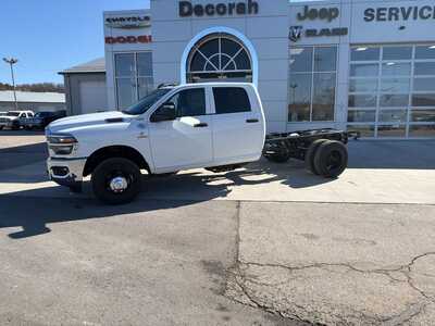 2026 RAM 3500 Crew Cab, $75005. Photo 8