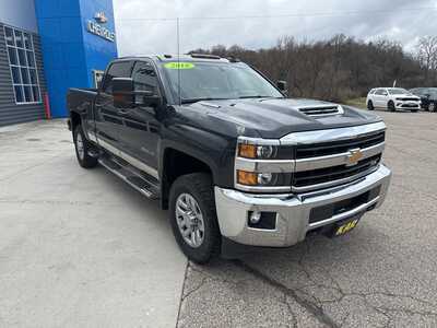 2018 Chevrolet 2500 Crew Cab, $37500. Photo 2